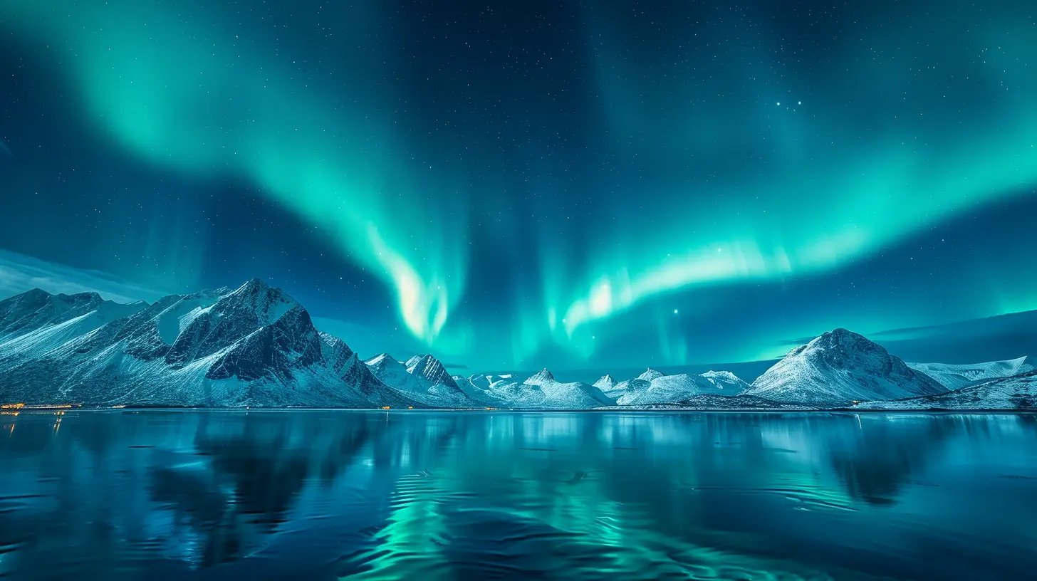 Chase the Northern Lights or Aurora Borealis with These Tracking Apps